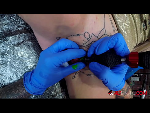 ❤️ Nagpa-tattoo sa kanyang klitoris ang sobrang tattoo na hottie na si Sully Savage ❤ Sex video sa tl.camporner.top